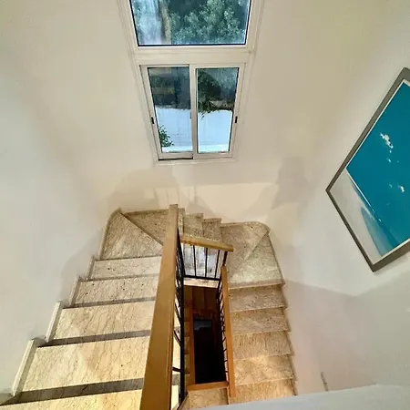 Paradise Hills Villa Peyia
