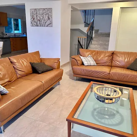 Paradise Hills Villa Peyia